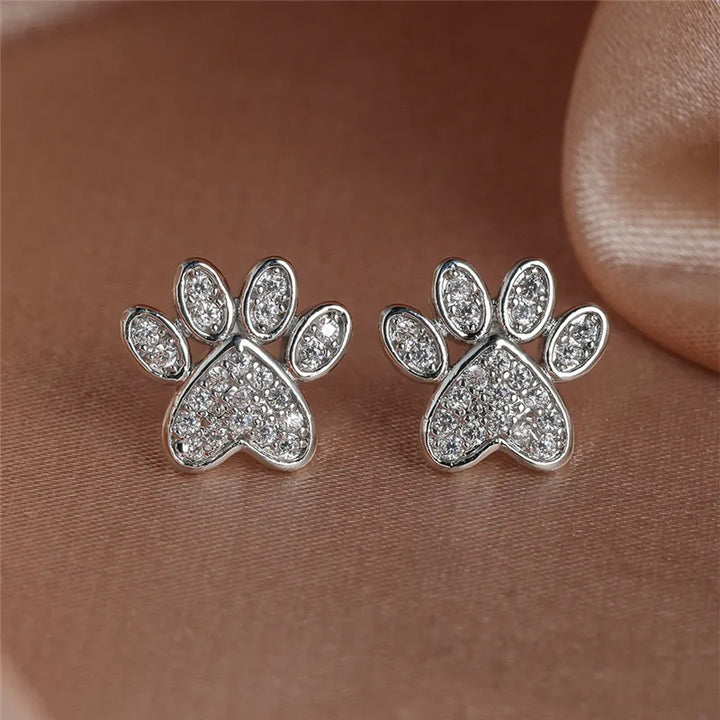 Boucles d'oreilles en forme de cœur avec motif patte de chat et zircons blancs