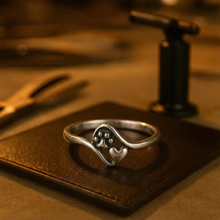 Bague en argent avec patte et coeur