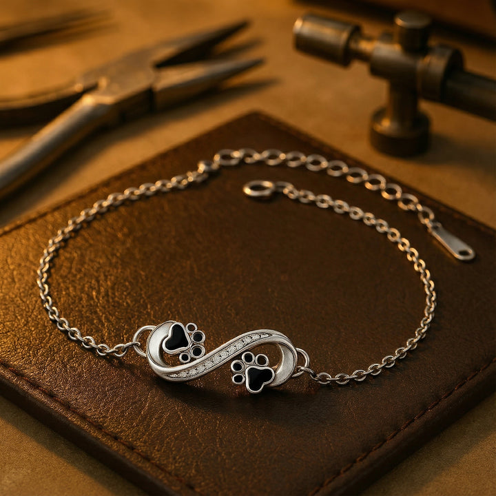 Bracelet avec symbole infini et breloque patte avec zircone